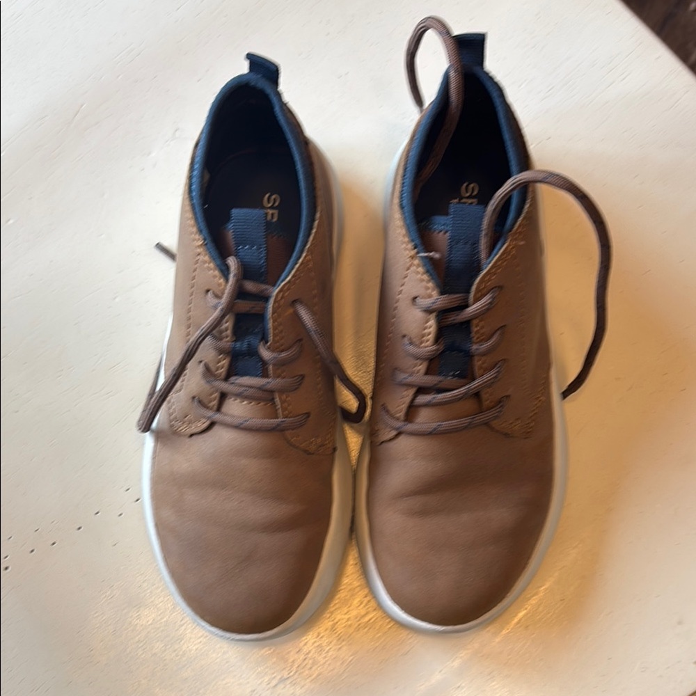 Sperry Brown Sneakers with Minimalist Design and Comfort